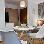 Апартаменти Excelsior Romantic 50m To The